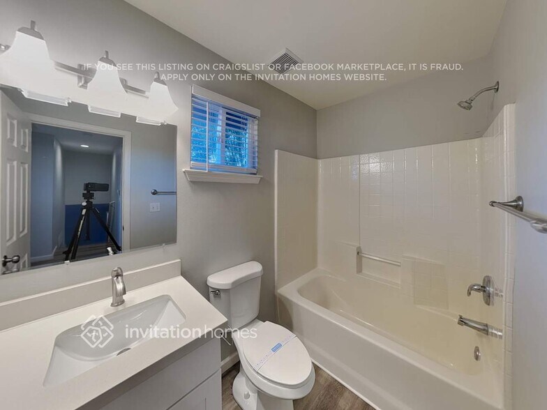Building Photo - 12722 58th Ave NE
