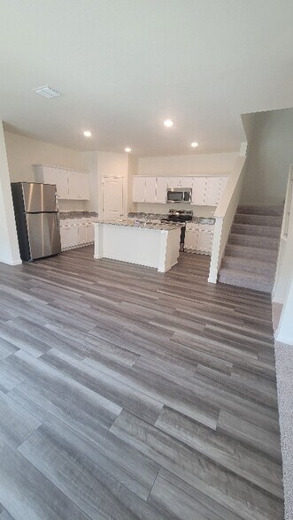 Building Photo - 16100 Larustinus St