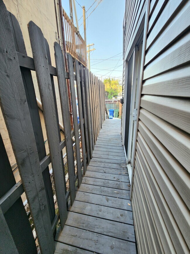 Building Photo - 444 E Fort Ave