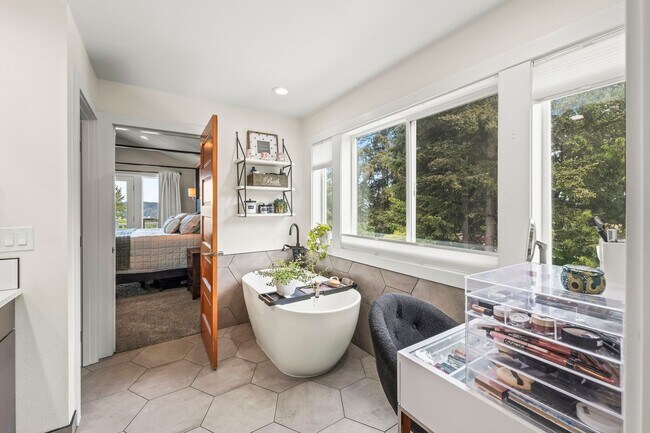 Building Photo - Exquisite Fox Island Home 3 Bedroom, 3.5 B...