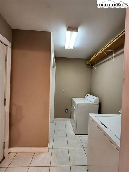 laundry room and extra closet - 335 Mill Race Rd