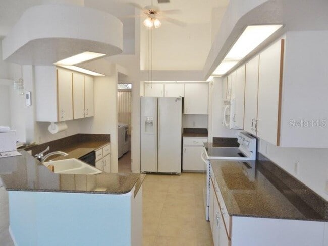 Building Photo - 1980 Aqui Esta Dr