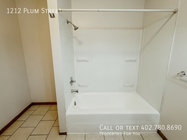 Building Photo - 1212 Plum St