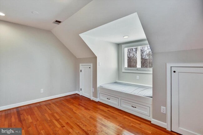 Building Photo - 722 Genessee St