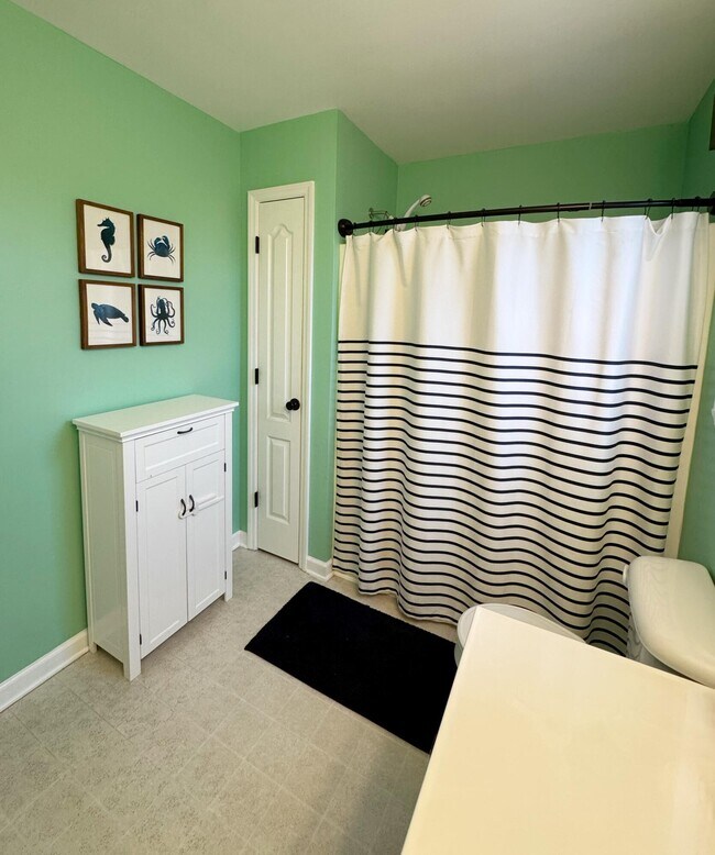 Building Photo - 2688 Woodlawn Way