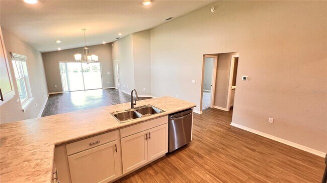 Building Photo - 1097 SILAS St