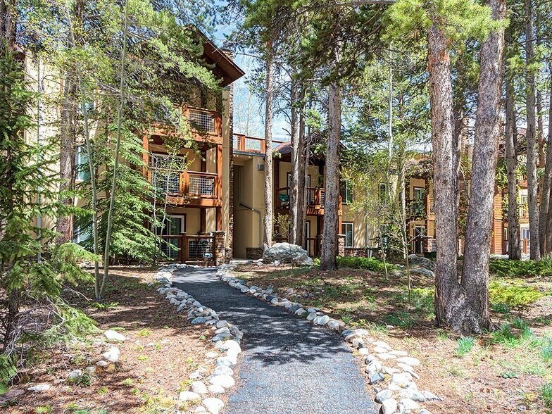 Outdoor scene - 700 Snowberry Ln