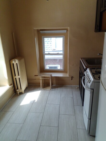Building Photo - 1126 W Rockland St