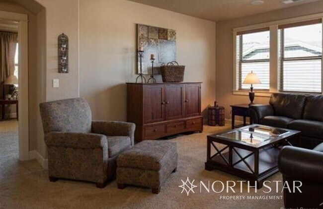Building Photo - 4 Bed, 3 Bath w/ 3,030 sqft of perfection in Renaissance Ridge