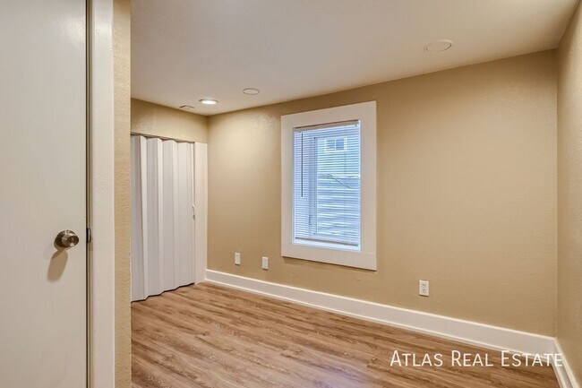 Building Photo - Beautifully Updated 2 Bedroom, 1 Bathroom!...