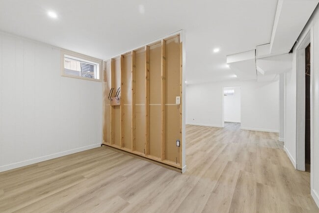 Building Photo - Spacious 5-Bedroom Home with Modern Updates and Natural Light