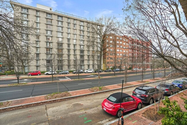 Building Photo - Beautiful One Bedroom in the Heart of Foggy Bottom| Water and Gas Included!