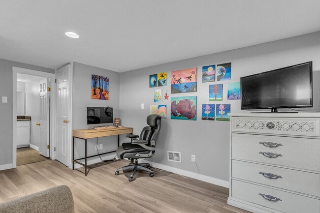 Building Photo - 1992 Afton Cir