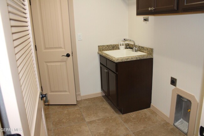 Building Photo - 3060 Cascade Point