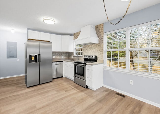 Building Photo - 7610 Sarah Dr