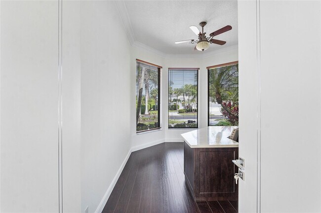 Building Photo - 410 Sabal Way