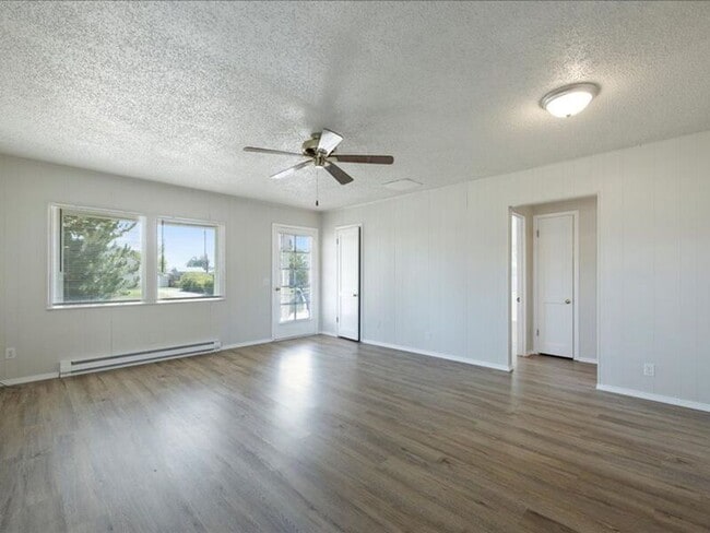Building Photo - 1617 Mahan Ave