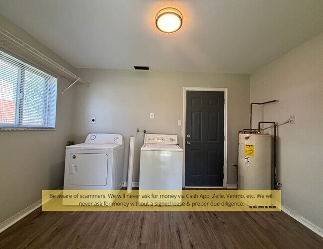 Building Photo - 1118 Soria St