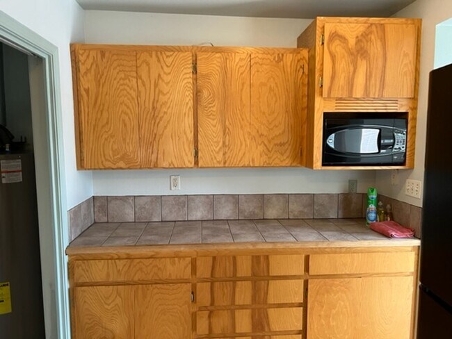 Building Photo - 2 Bed House -  Charm, Privacy, Storage and Convenience