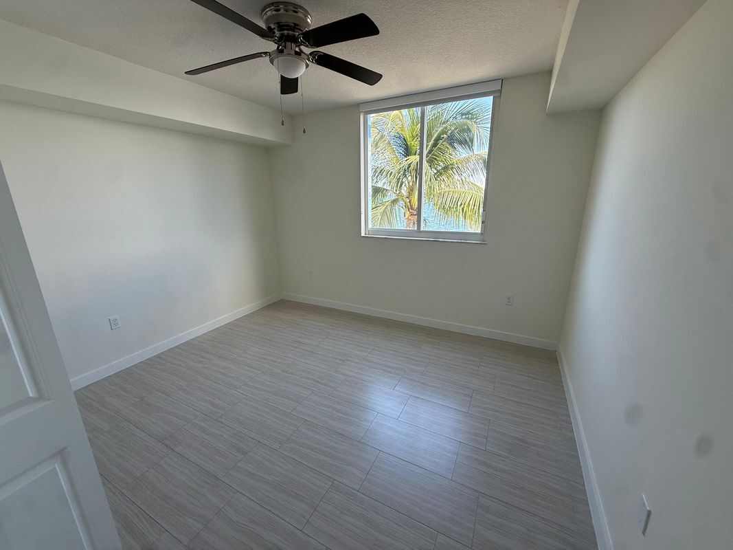 Building Photo - 551 NE 39th St