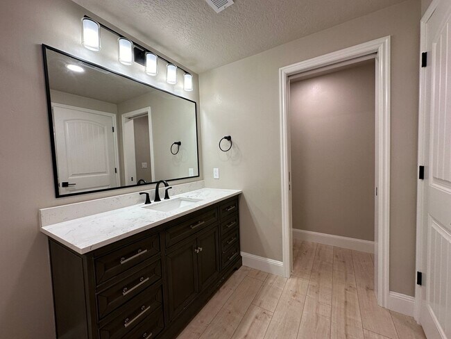 Building Photo - Single Family Home on Ranches Golf Course ...
