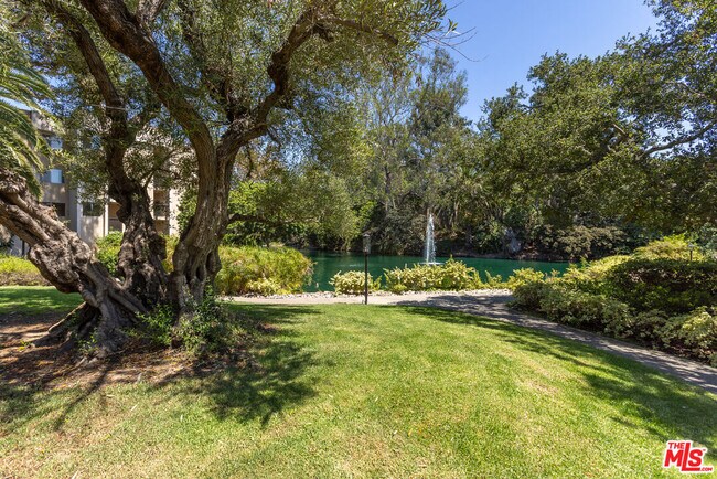 Building Photo - 5213 Raintree Cir
