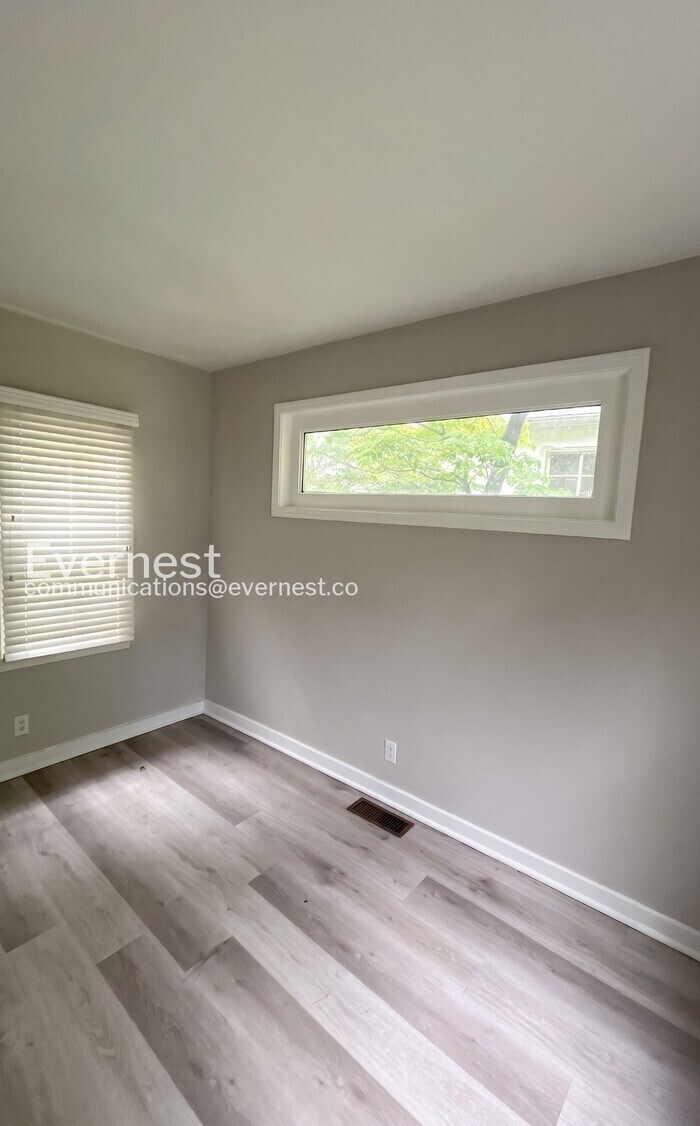 Building Photo - 425 87th St S