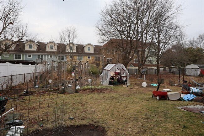 Building Photo - 31 June St