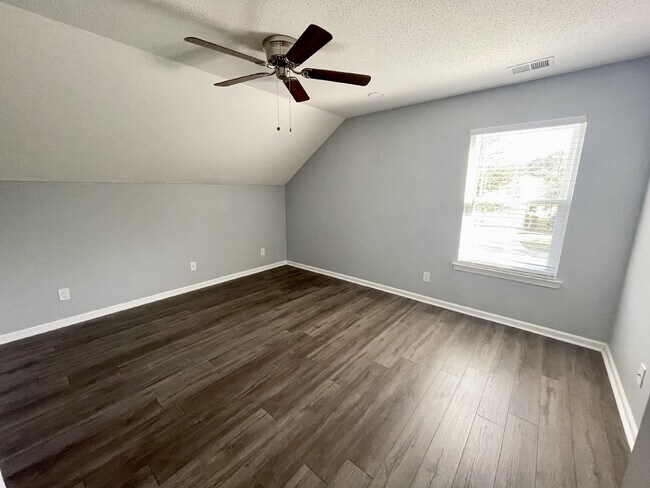 Building Photo - Four Bedroom Home Available in Edgefield!