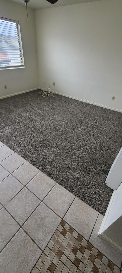 Building Photo - 2Bedroom/1 Bath Condo with private Yard an...
