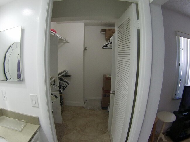 Building Photo - 22 Capri A