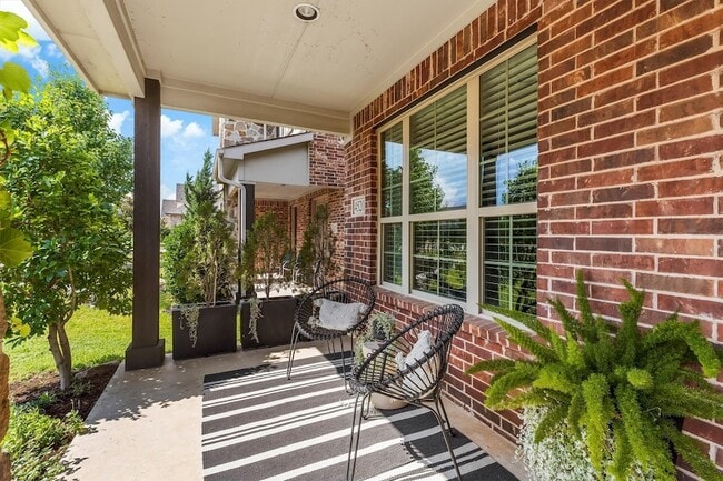 Building Photo - 4520 Del Rey Ave