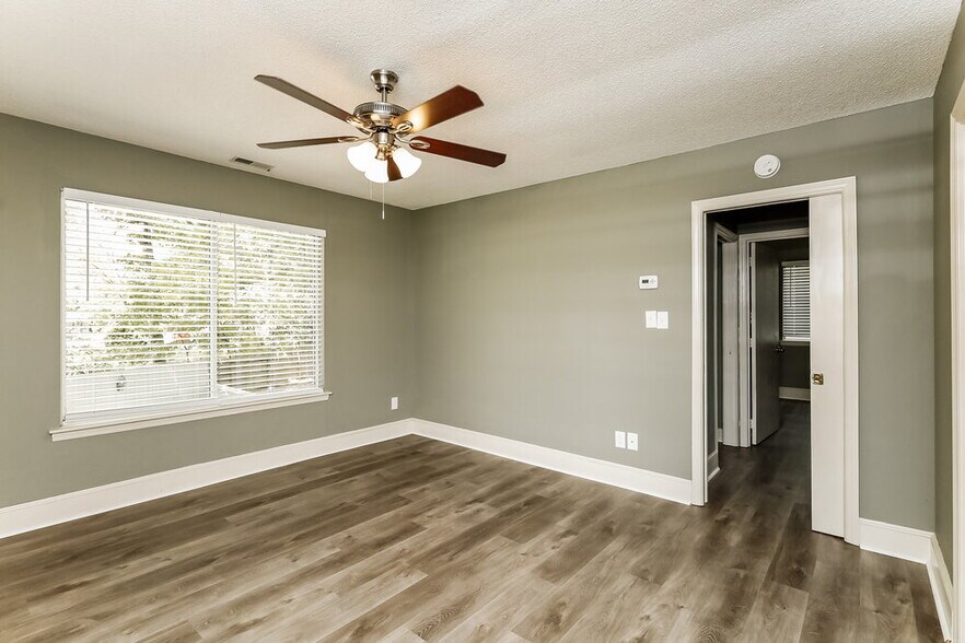 Building Photo - 304 S Westover Dr