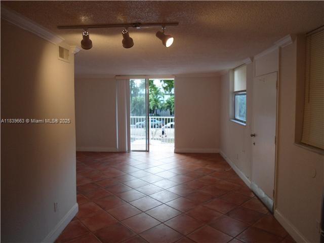 Building Photo - 1801 S Treasure Dr
