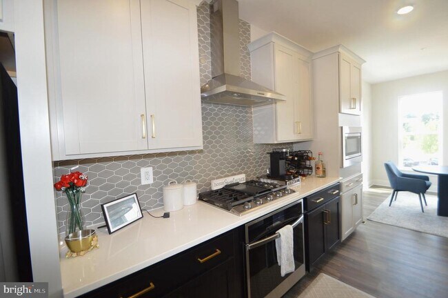 Building Photo - 22790 Tawny Pne Sq