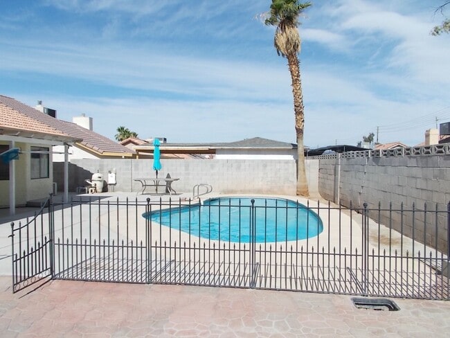Building Photo - Stylishly Updated Single-Story 4BD Home with Sparkling Pool & Covered Patio Retreat