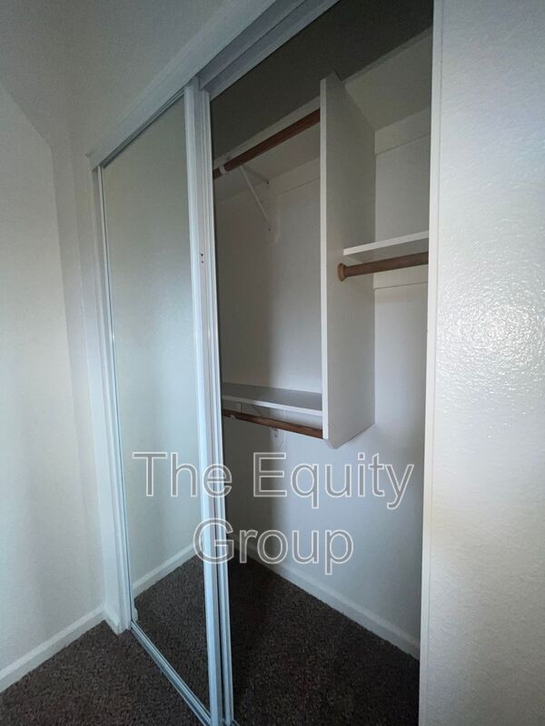 Building Photo - 2911 S Sallee Ct