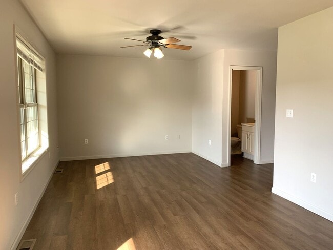 Building Photo - Make This Beautiful 3-Bedroom Townhouse Yo...