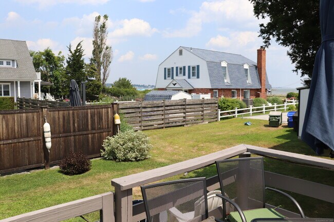 Building Photo - 14 Leeway Dr
