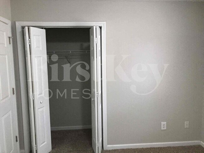Building Photo - 8118 Birch Walk Dr