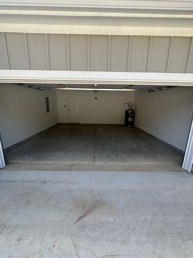 Building Photo - 1545 McKesie St