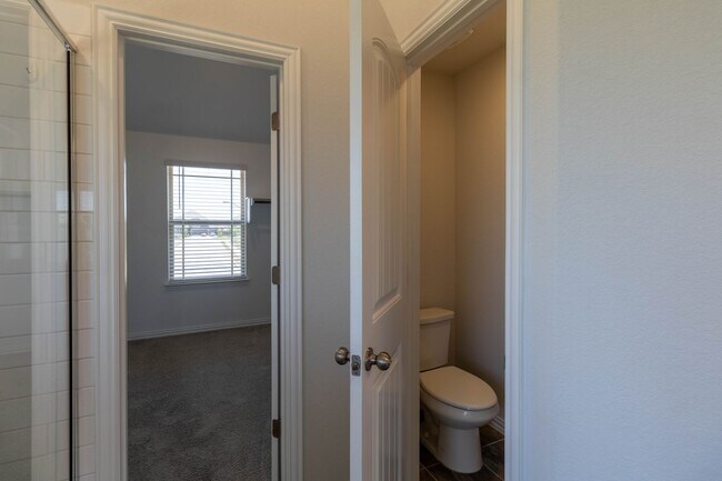 Building Photo - Stunning two story 4 bedroom with den and media/ game area in Pflugerville!