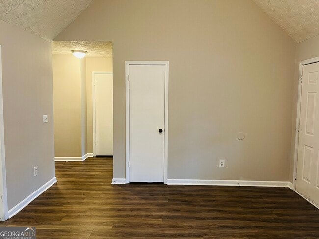 Building Photo - 12 Fredda Ln