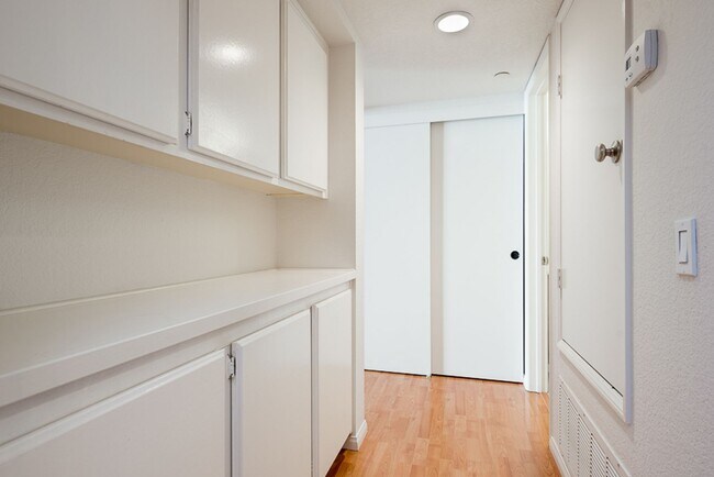 Building Photo - Marina District 2 Bedroom at Marina Park! ...