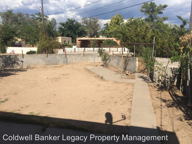 Building Photo - 1220 Girard Blvd NE