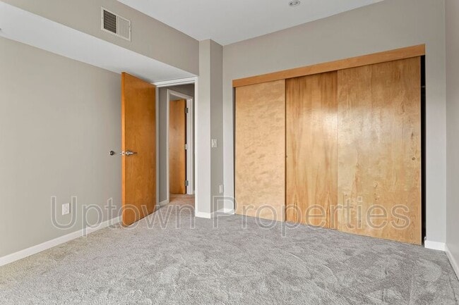 Building Photo - 12600 SW Crescent St