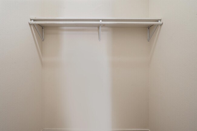 Building Photo - 103 Spike Run