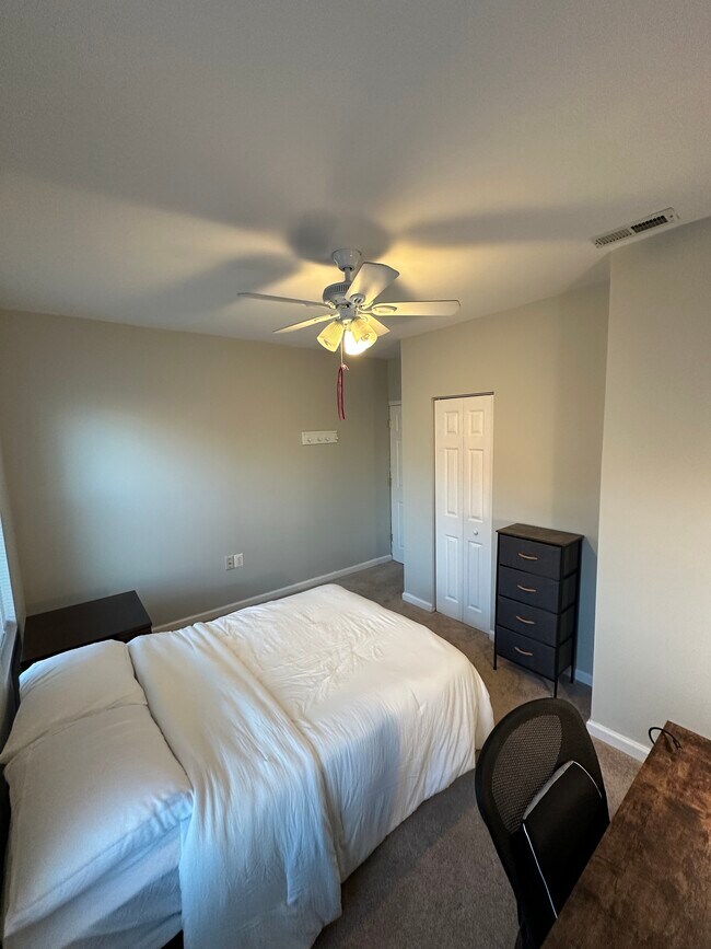 Building Photo - 37 S Ellwood Ave