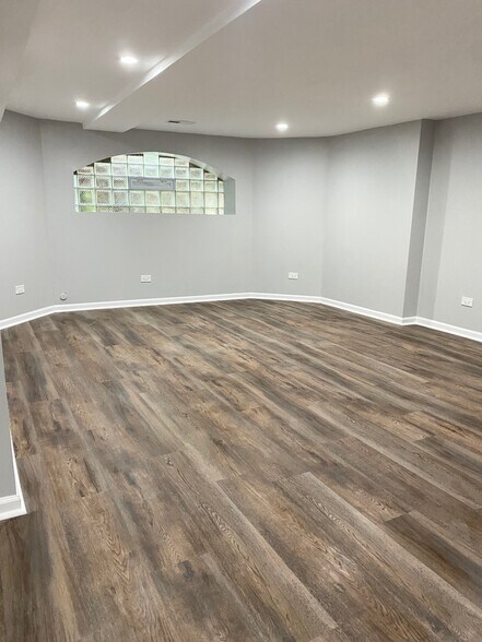 Building Photo - 5530 W Dakin St