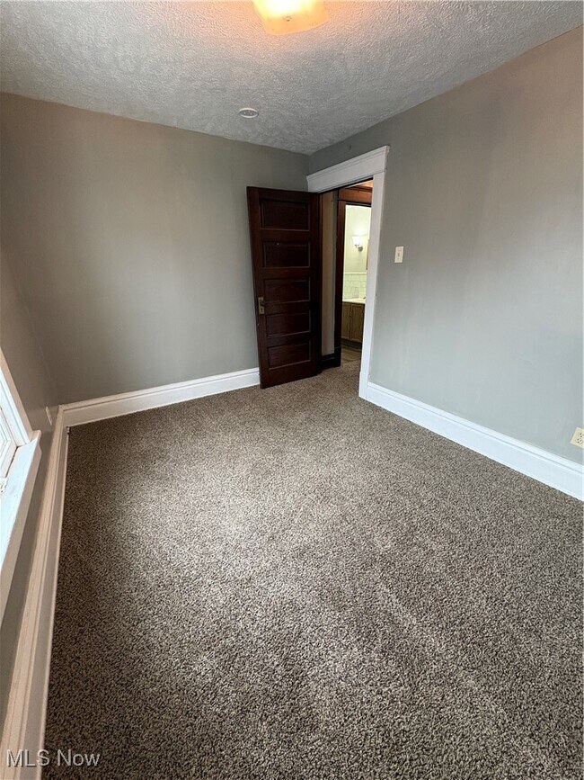 Building Photo - 242 W Summit St